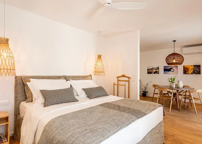 Blanche By Aristotelous Square *