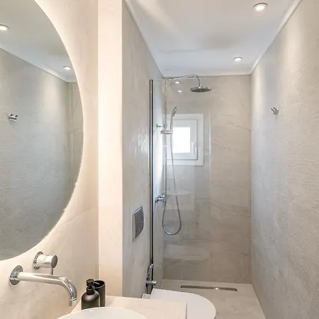 Blanche By Aristotelous Square Daire *