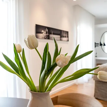 Blanche By Aristotelous Square *