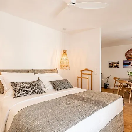 Blanche By Aristotelous Square *