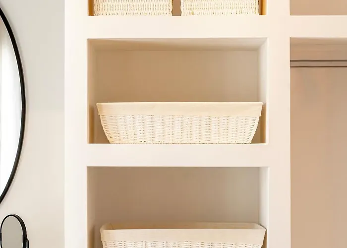 Blanche By Aristotelous Square *