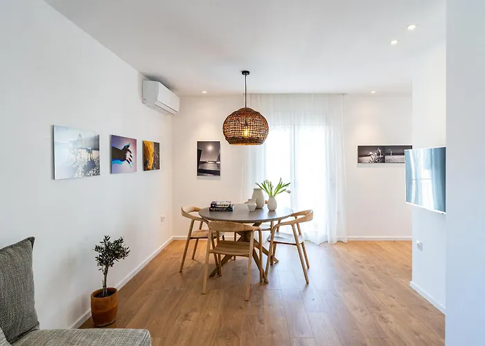 Blanche By Aristotelous Square *